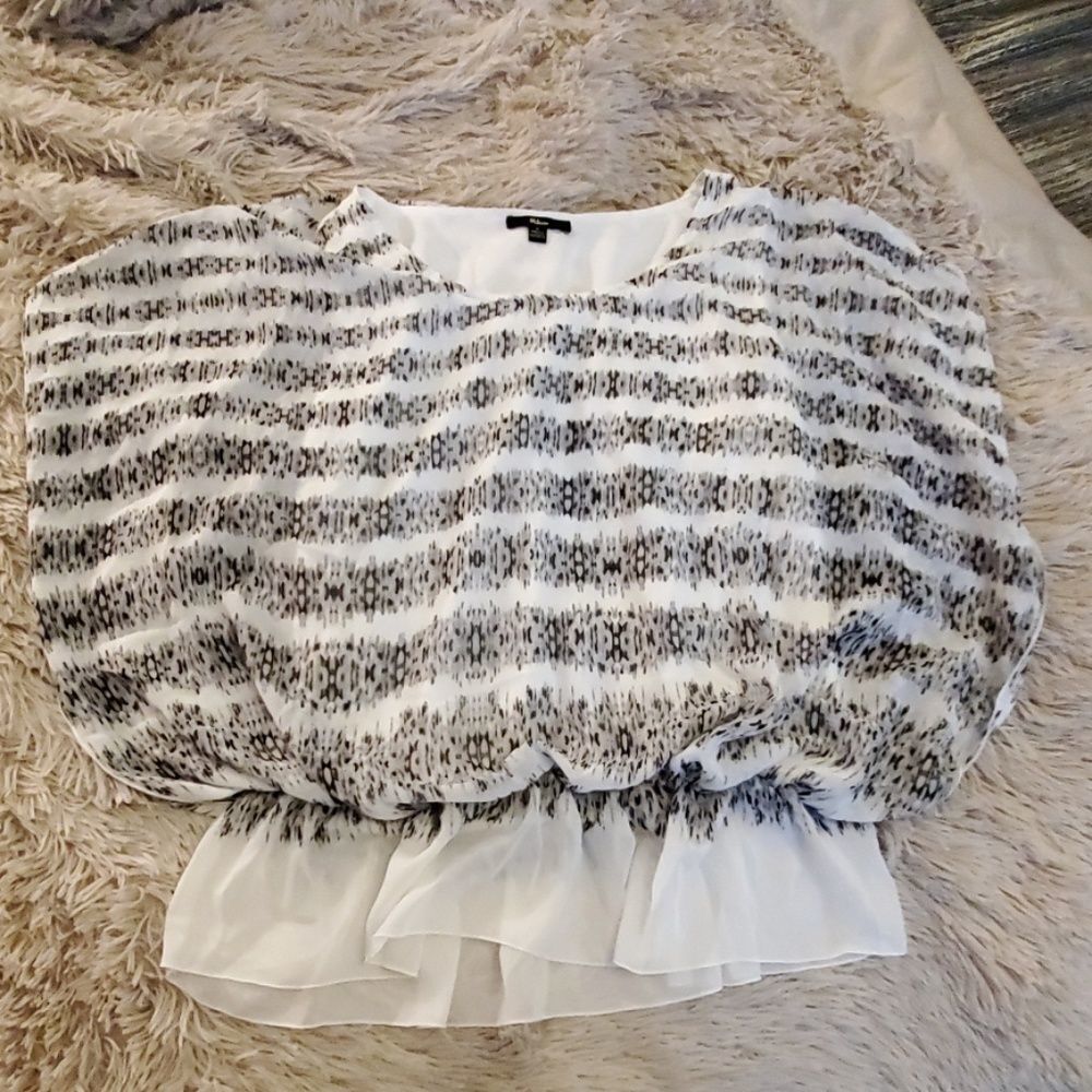 Beautiful black white & gray Milano blouse Size M!9